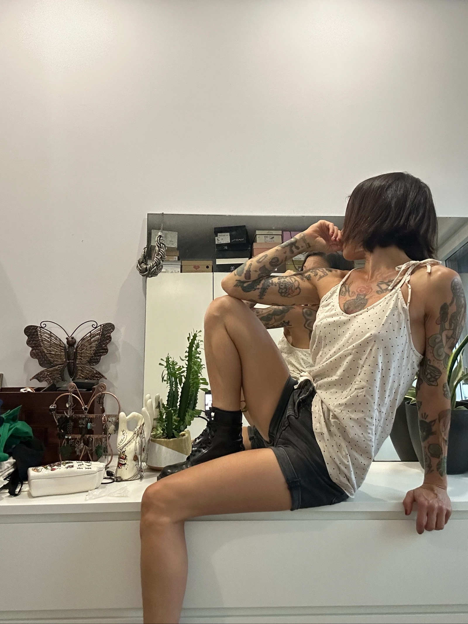 Conjunto de camiseta de volcom y pantalón H&M